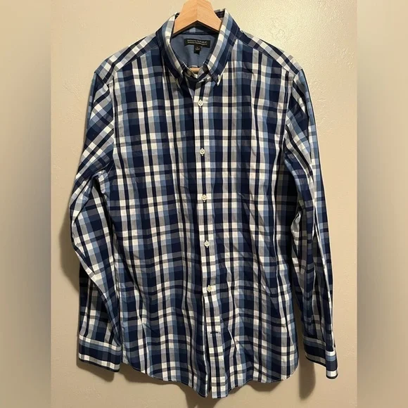 Banana Republic Men's Non Iron Tailored, Slim Fit Button Up Shirt - Picture 2 of 10